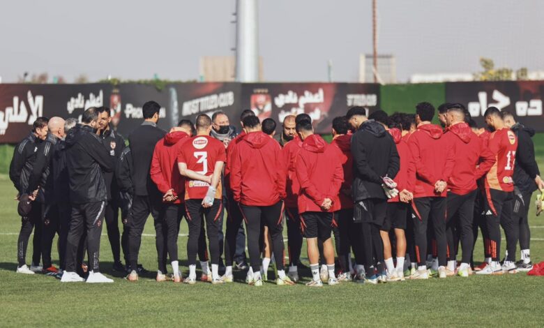 الخطيب يوبخ لاعبي الأهلي قبل مباراة بلوزداد