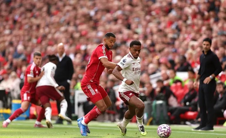 معلق مباراة أرسنال وليفربول في الدوري الإنجليزي