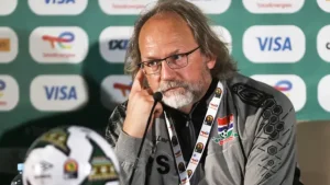 المدرب توم سينتفيت لاعب منتخب بلجيكا السابق